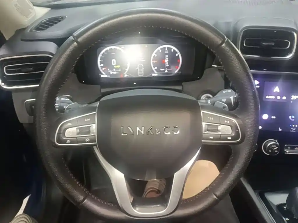 Lynk & Co 02 — миниатюра 11