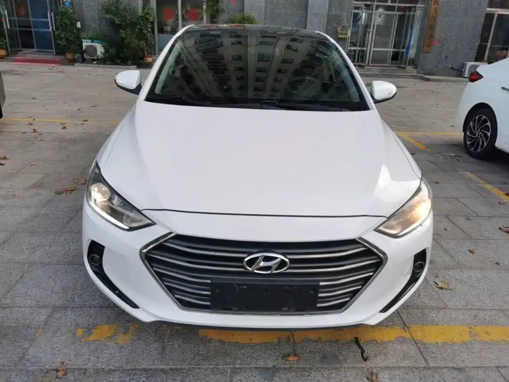 Hyundai Elantra — миниатюра 3