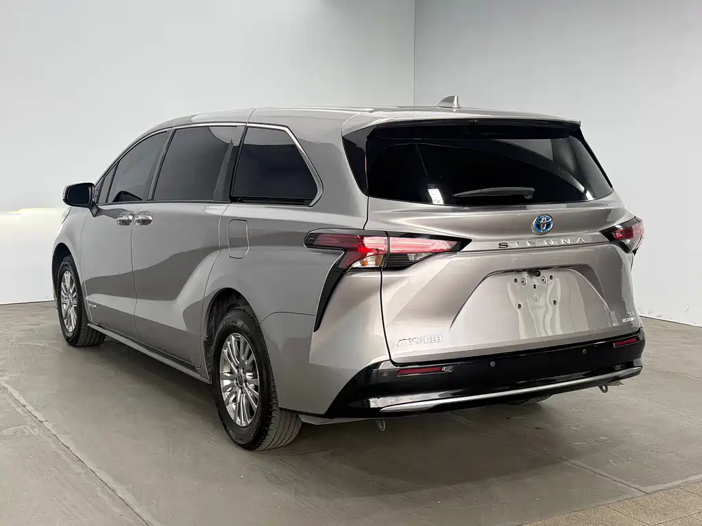 Toyota Sienna — миниатюра 5