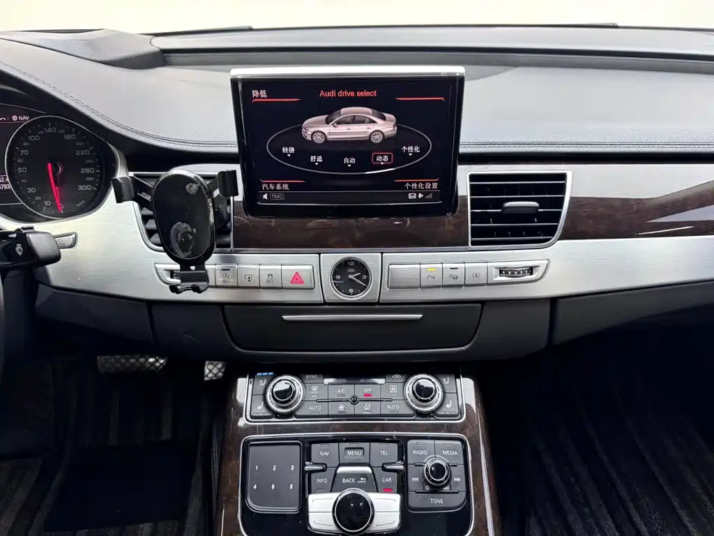 Audi A8 — миниатюра 15