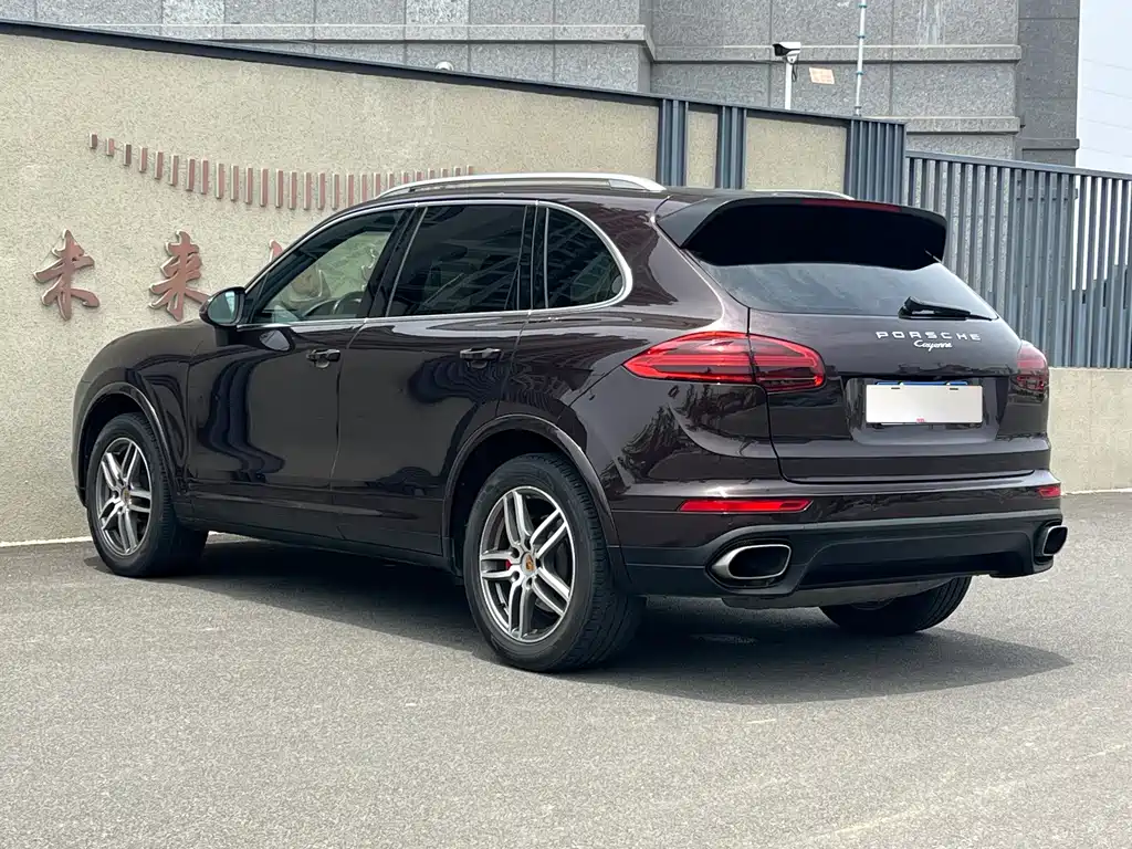 Porsche Cayenne — миниатюра 6