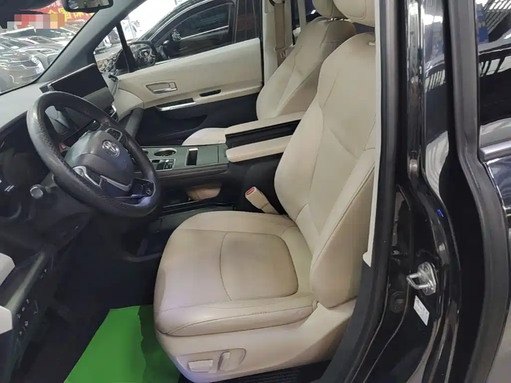 Toyota Sienna — миниатюра 15