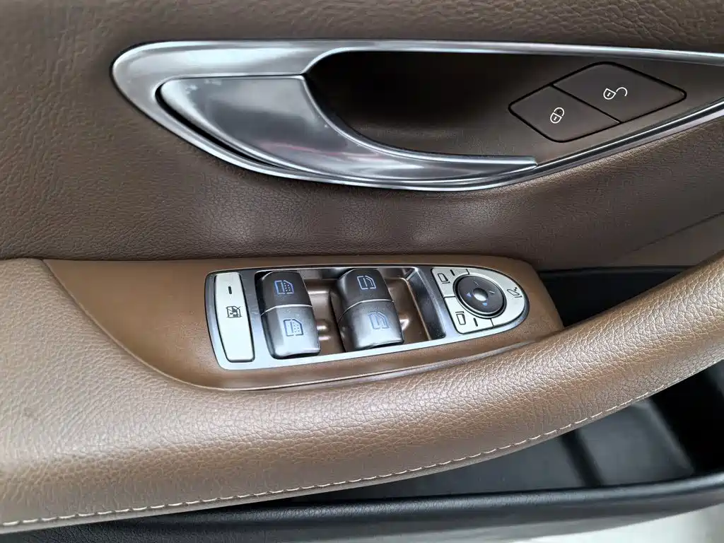Mercedes-Benz E-Class — миниатюра 9