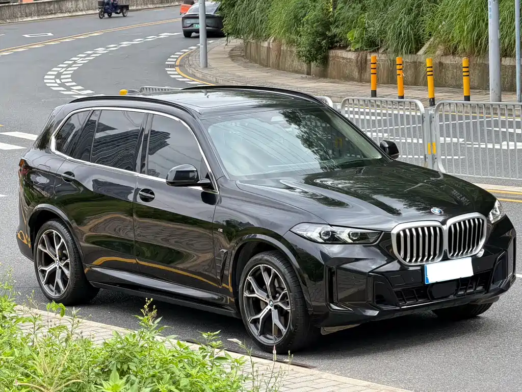 BMW X5 2023 xDrive 30Li Premium M Sport
