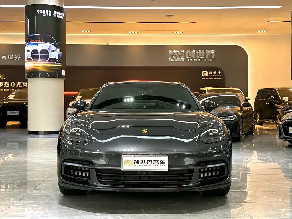 PORSCHE PANAMERA