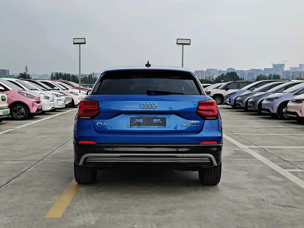 Audi Q2L e-tron — миниатюра 5