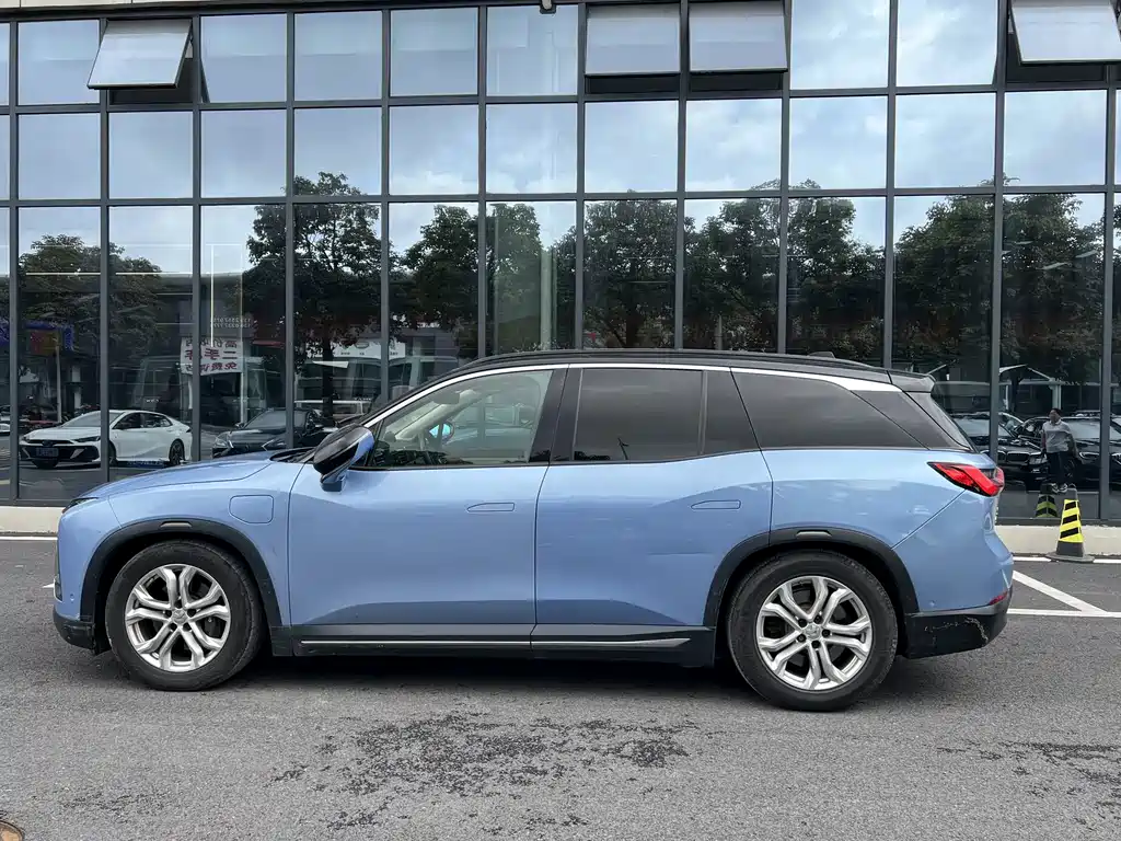 NIO ES8 2018 355KM мест