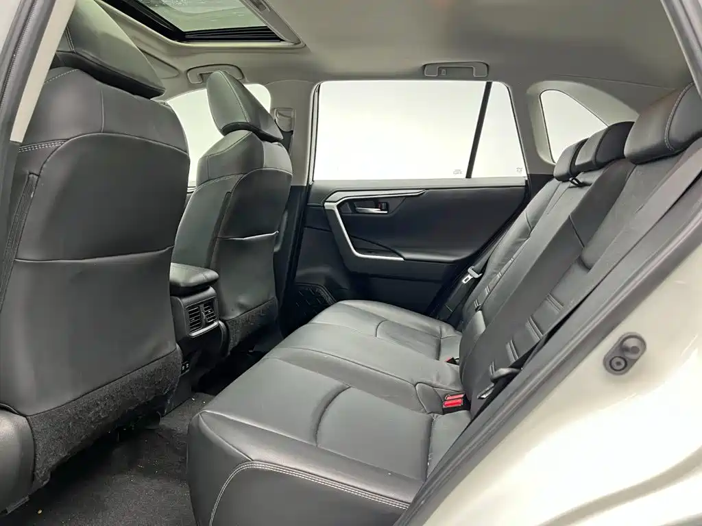 Toyota RAV4 — миниатюра 14