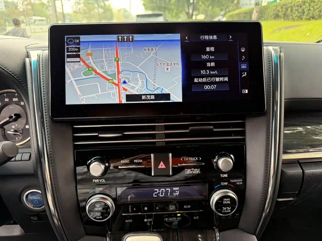 Lexus LM — миниатюра 10