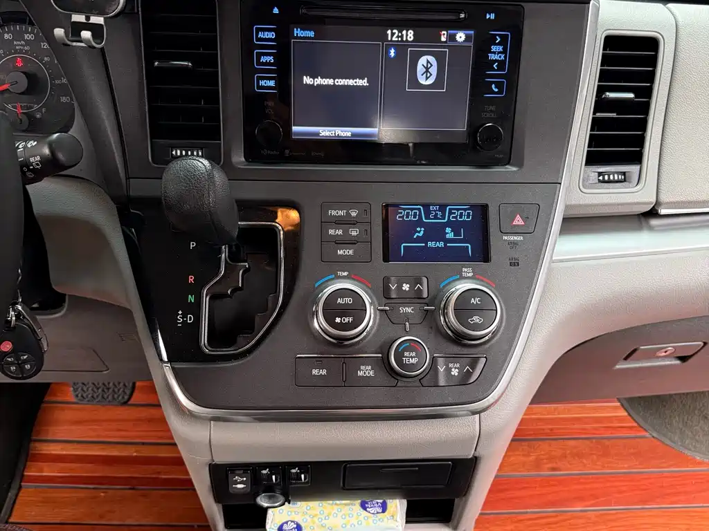 Toyota Sienna — миниатюра 13