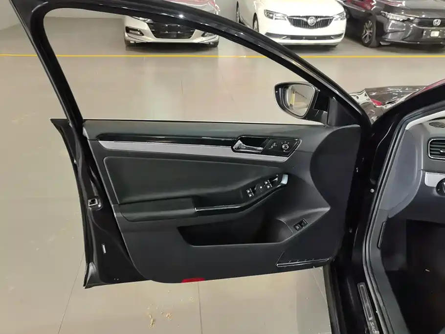 Volkswagen Sagitar — миниатюра 7