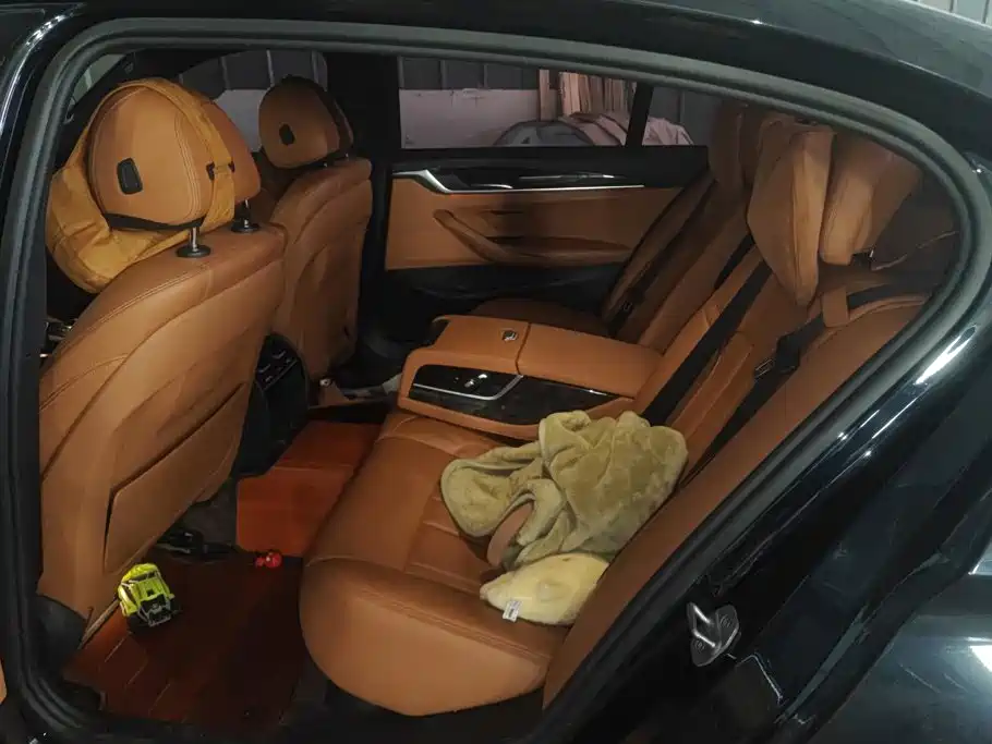 BMW 5 Series — миниатюра 11