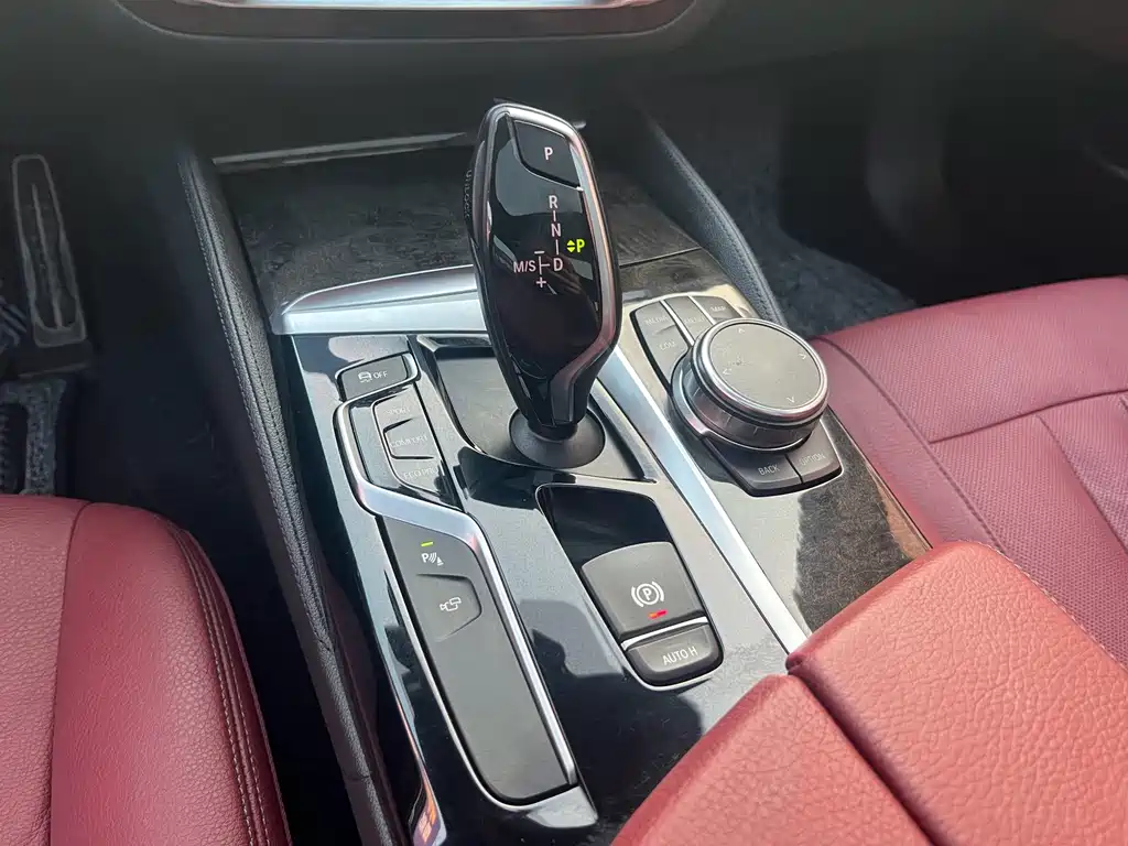 BMW 5 Series — миниатюра 20