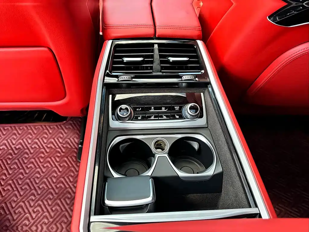 BMW 7 Series — миниатюра 10