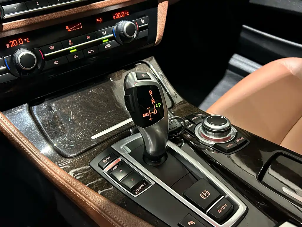 BMW 5 Series — миниатюра 15