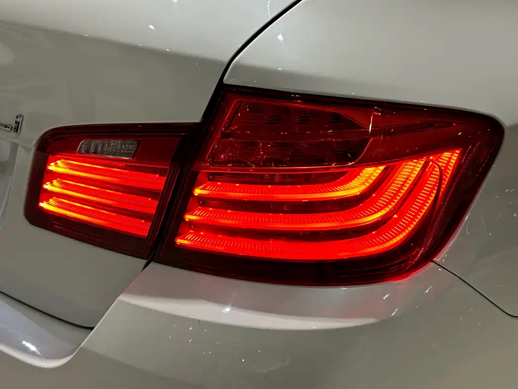 BMW 5 Series — миниатюра 29