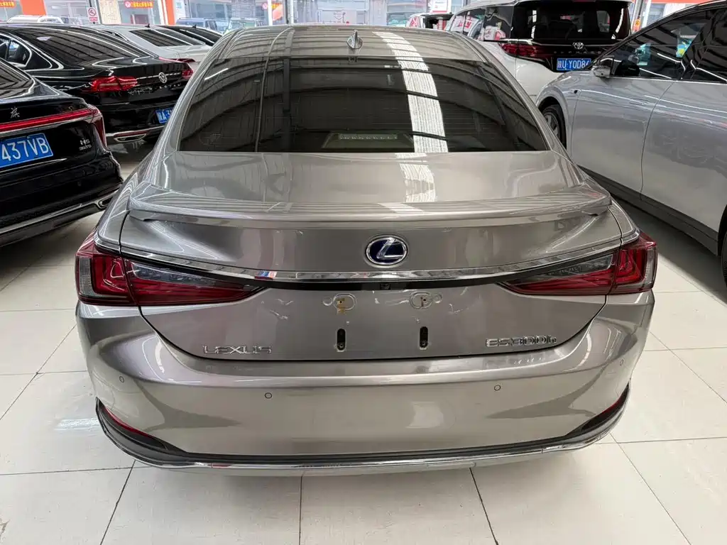 Lexus ES — миниатюра 14