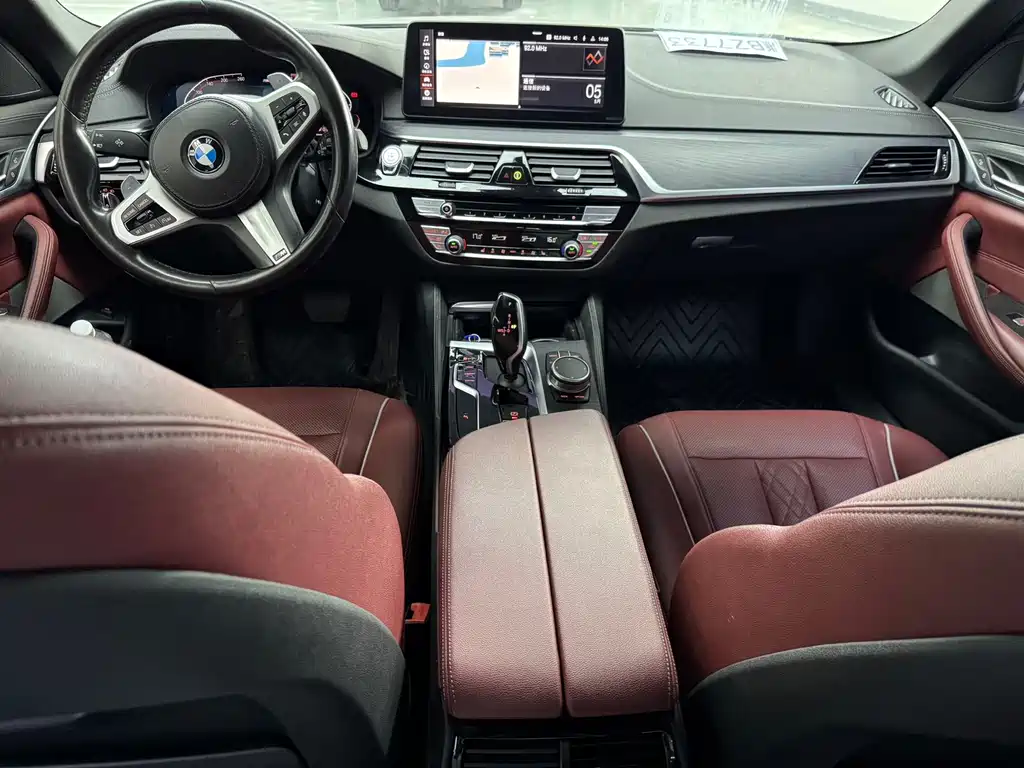 BMW 5 Series — миниатюра 8