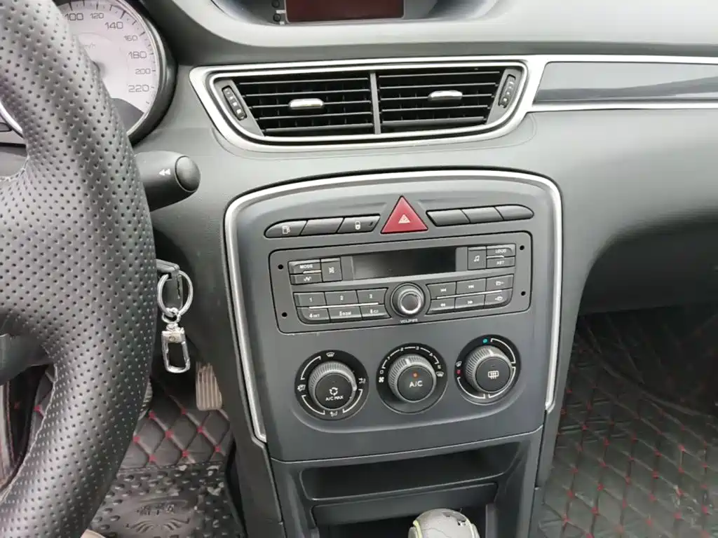 Peugeot 308 — миниатюра 13