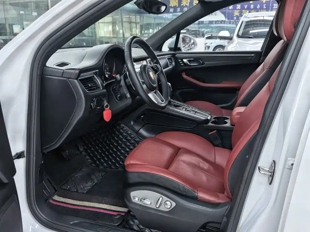 Porsche Macan — миниатюра 5