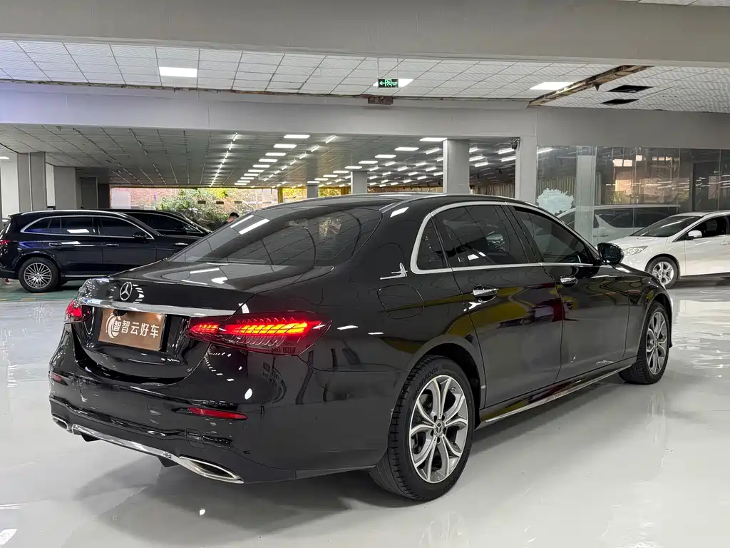 Mercedes-Benz E-Class — миниатюра 9