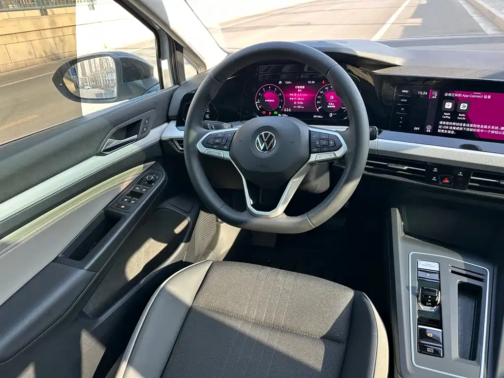 VOLKSWAGEN GOLF