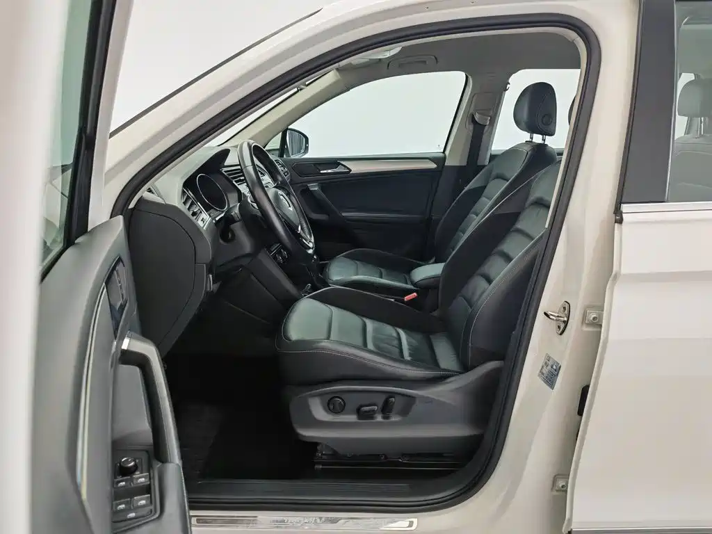 Volkswagen Tiguan L L 2017 330TSI AT Comfort