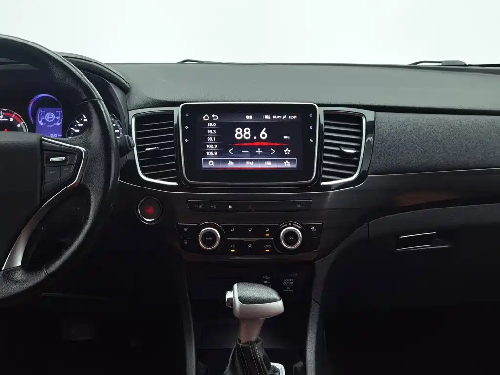 Isuzu MU-X — миниатюра 12