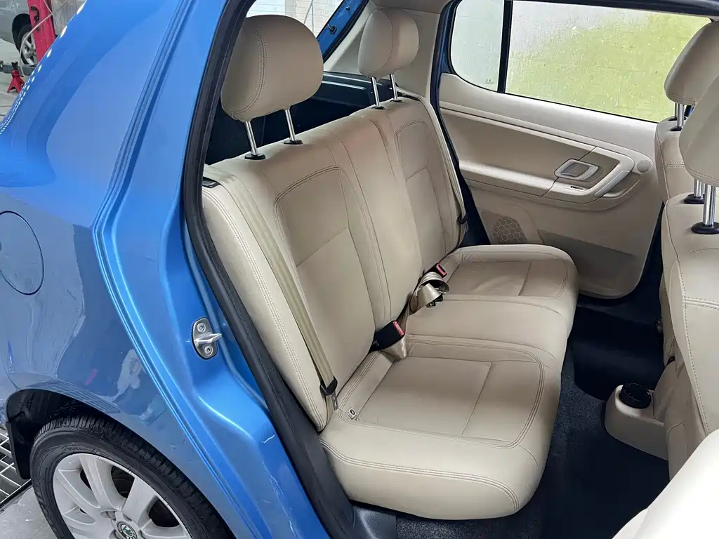 Skoda Fabia — миниатюра 12