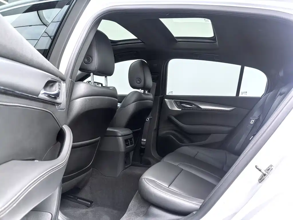 Cadillac CT5 — миниатюра 5