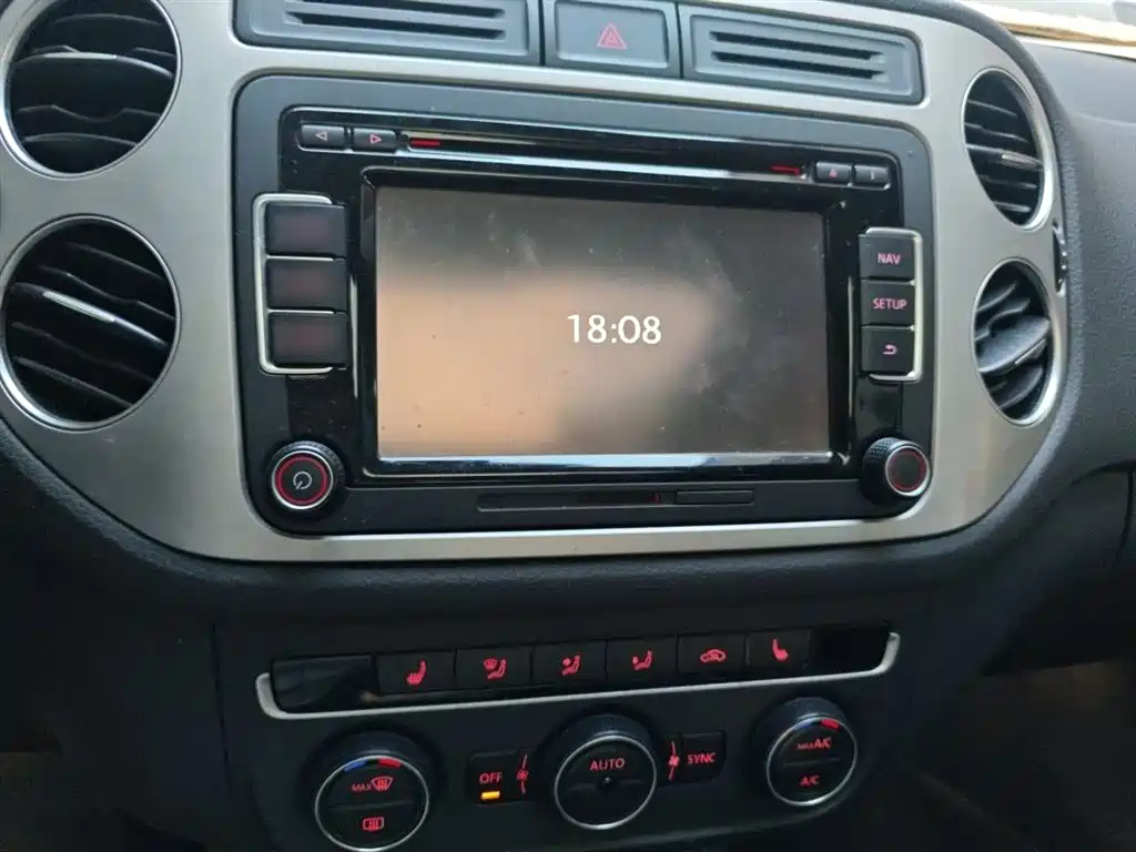 Volkswagen Tiguan 2015 1.8TSI AT Luxury