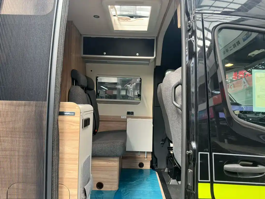 Mercedes-Benz Sprinter — миниатюра 6