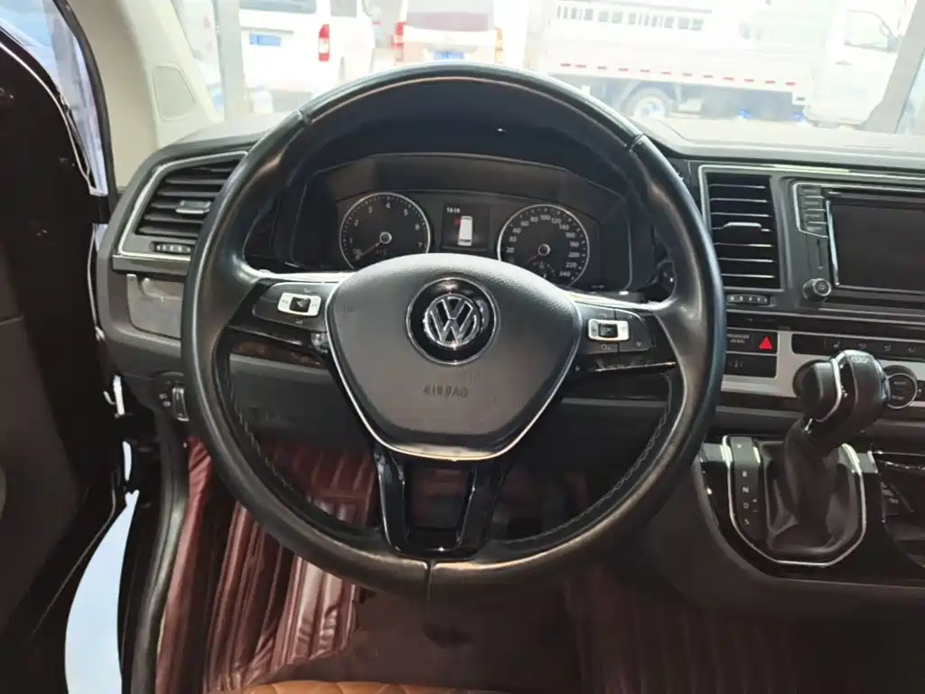 Volkswagen Multivan — миниатюра 11