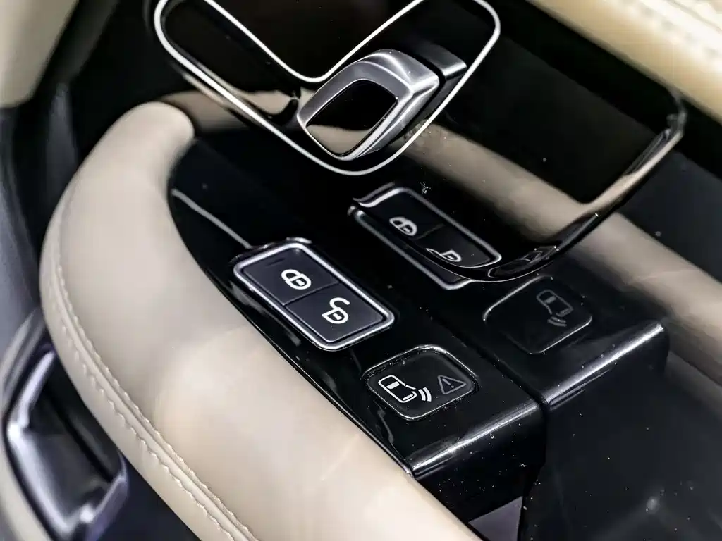 Land Rover Range Rover — миниатюра 8
