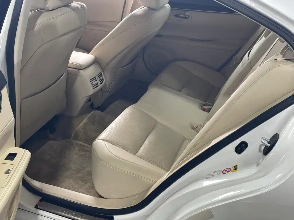 Lexus ES — миниатюра 8