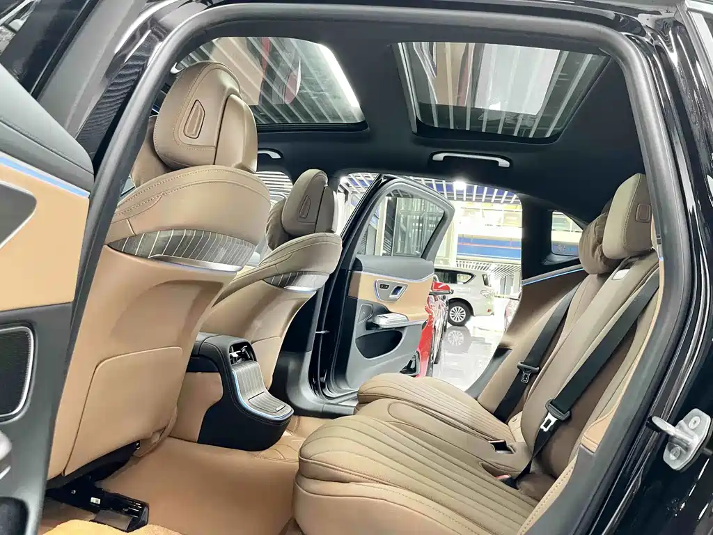 Mercedes-Benz E-Class — миниатюра 8