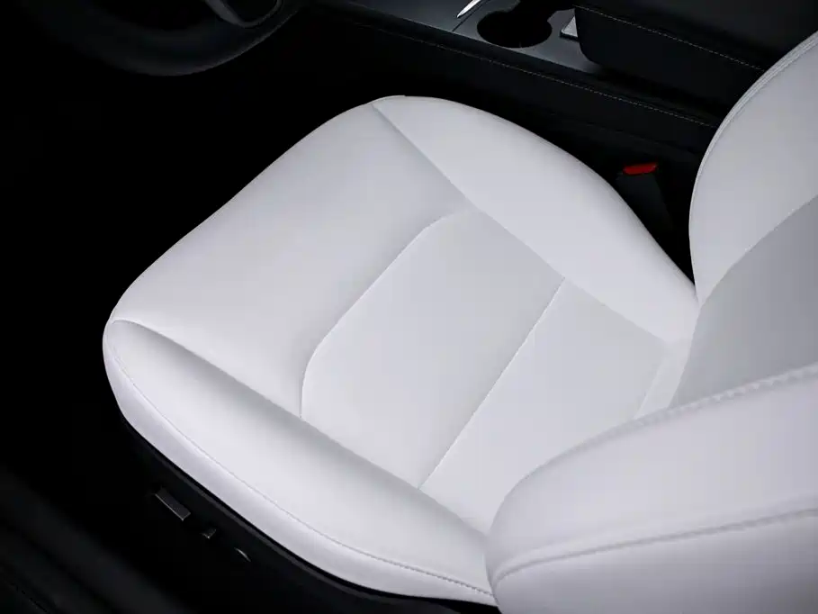 Tesla Model Y — миниатюра 13