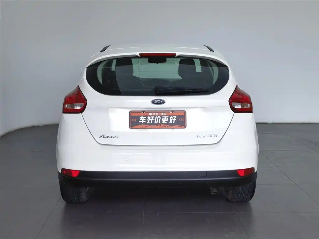 Ford Focus 2015 1.6L AT