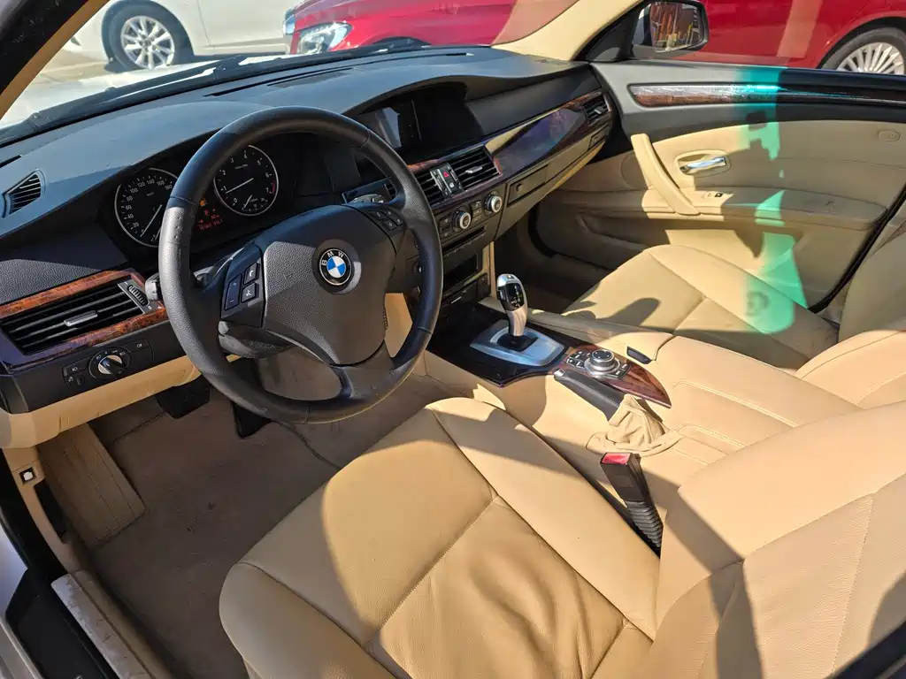 BMW 5 Series — миниатюра 7