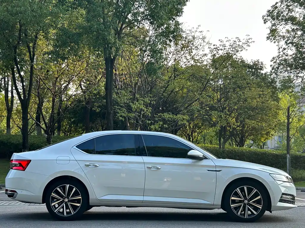 Skoda Superb — миниатюра 4