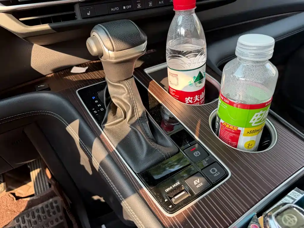 Toyota Granvia — миниатюра 9