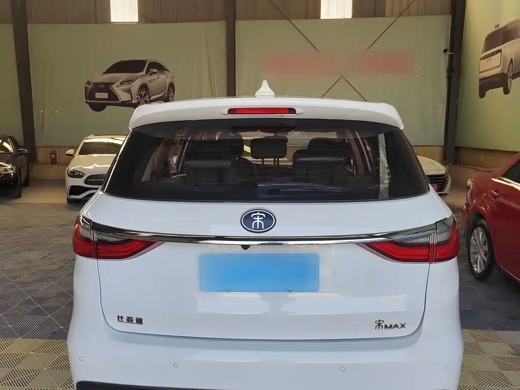 BYD MAX — миниатюра 9