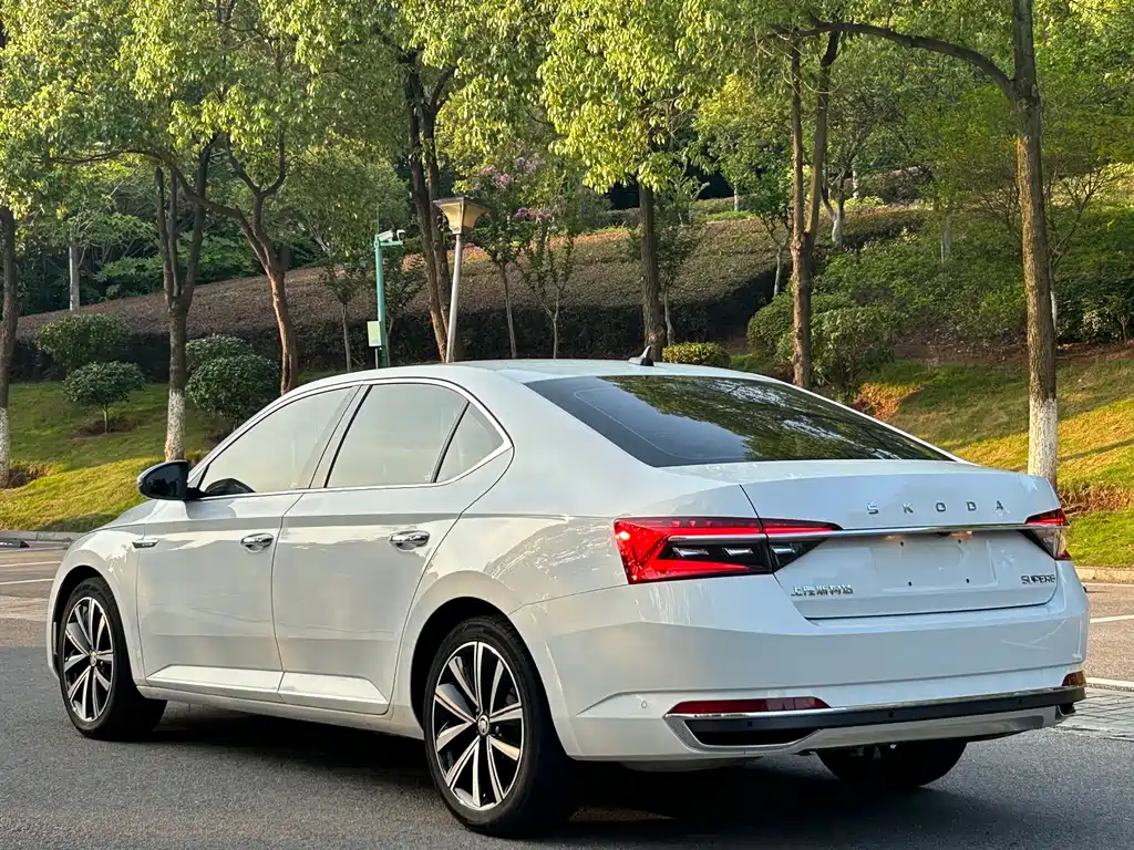 Skoda Superb — миниатюра 6