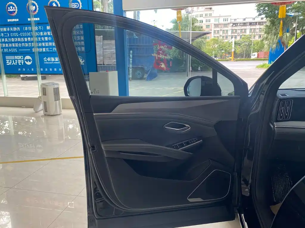 BYD L DM-i — миниатюра 3