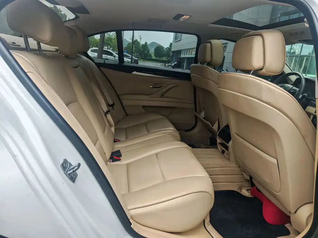 BMW 5 Series — миниатюра 13