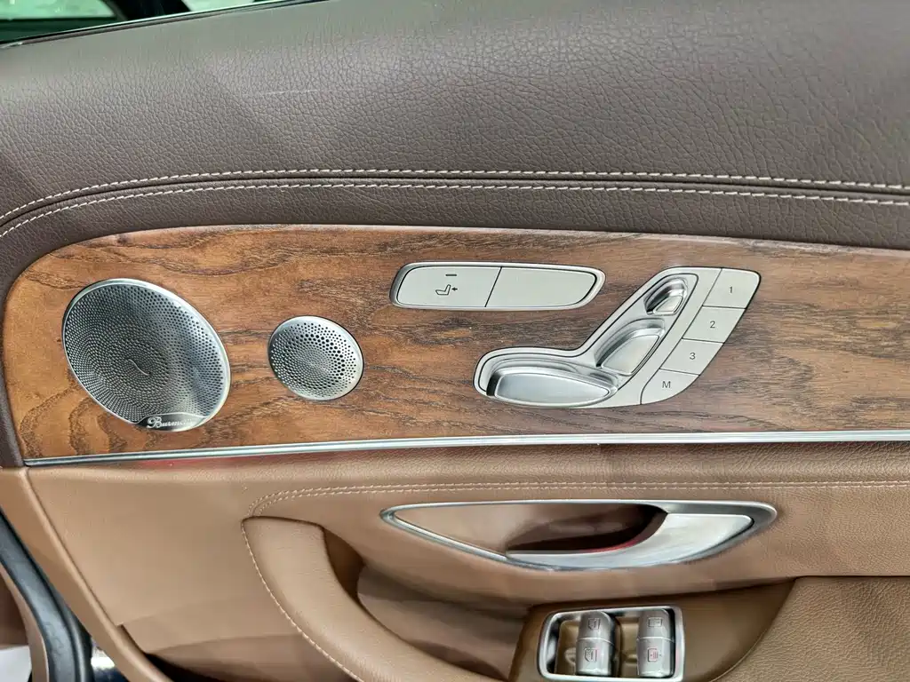 Mercedes-Benz E-Class — миниатюра 23