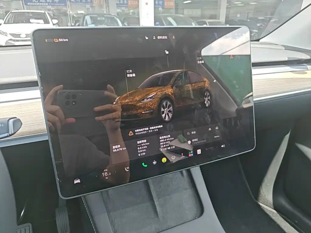Tesla Model Y — миниатюра 9