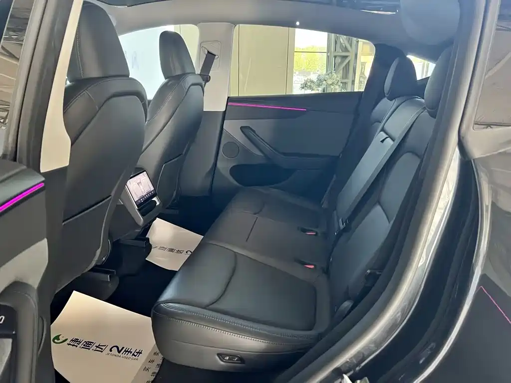 Tesla Model Y — миниатюра 12