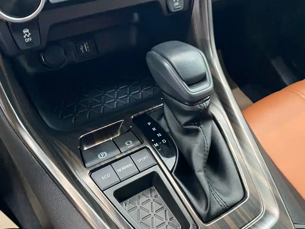 Toyota RAV4 — миниатюра 6