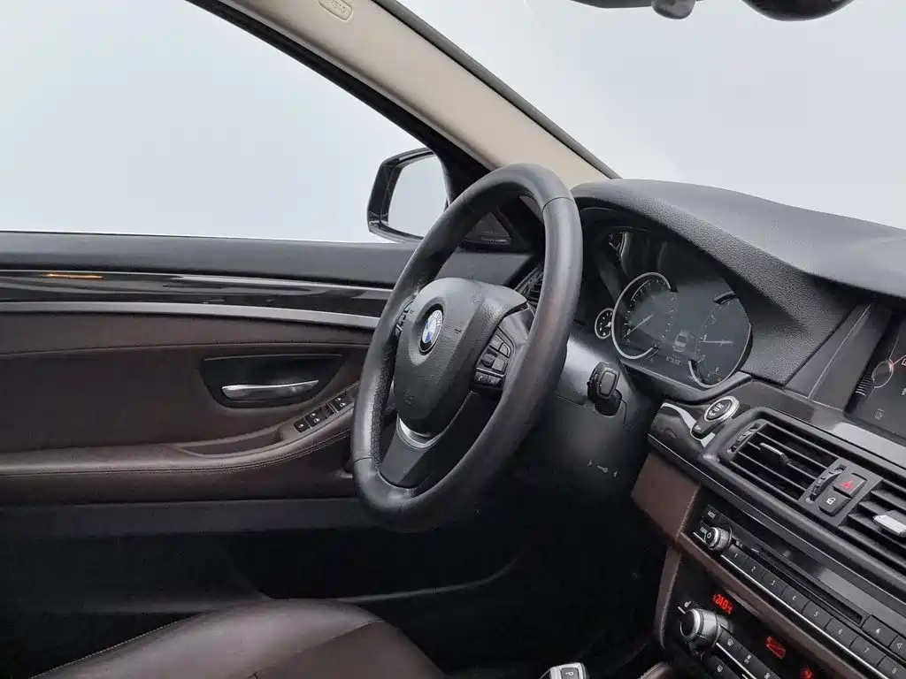 BMW 5 Series — миниатюра 22